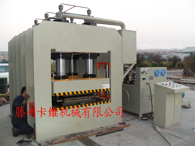 1500噸鋼木門壓花機(jī)